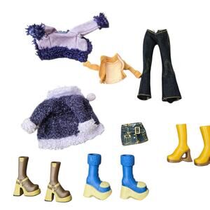 Bratz Doll Clothing & Boots Lot. no dolls